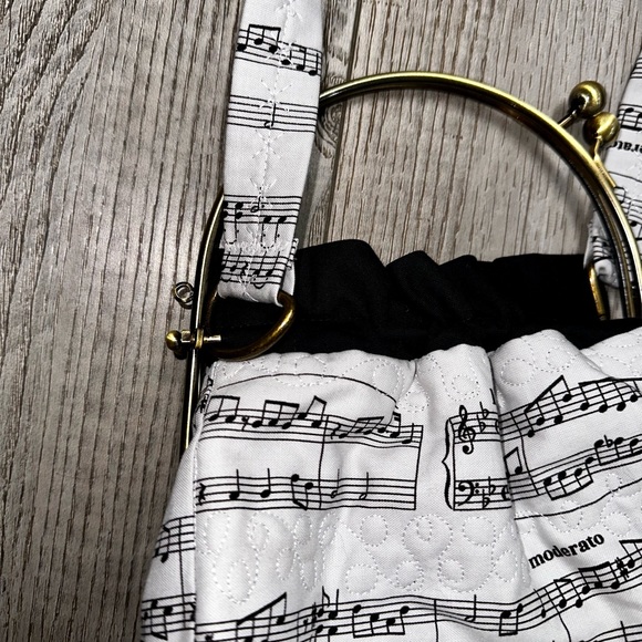 Handmade Music sheet note musician clasp crossbody handbag reworked white black - Picture 4 of 8